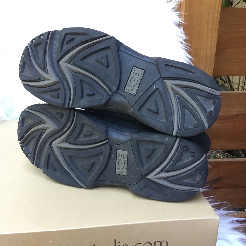 UGG - Picture 7 of 11